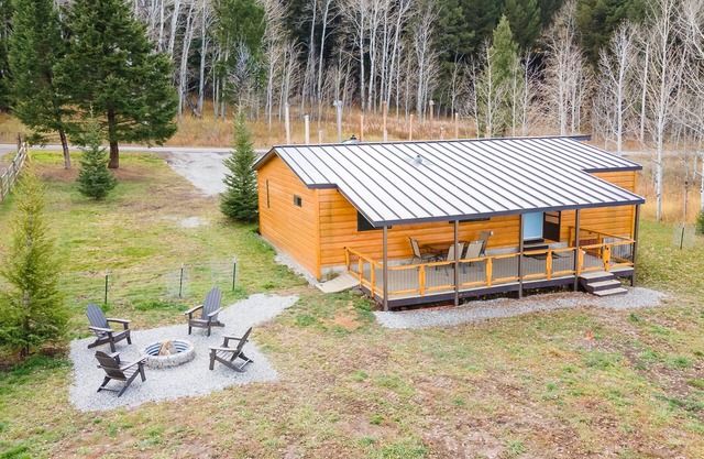Red Rock Inn,3Br/2Ba,BBQ,Firepit,Pet Friendly,Lakeview,30m 2 YNP