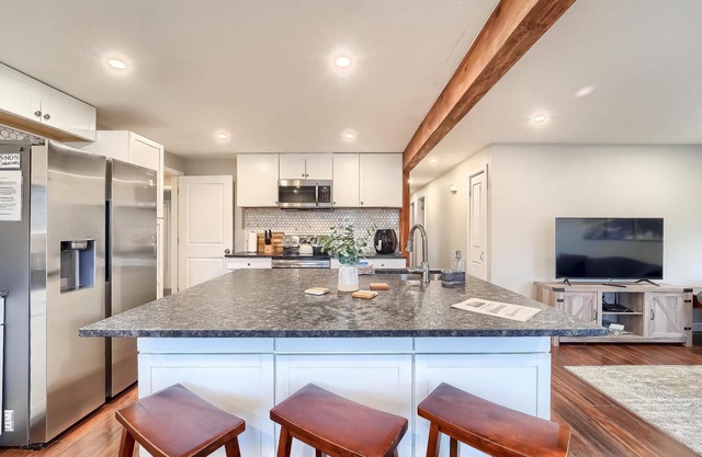 Dog Friendly, 4-bedroom, Cozy Longmont Home
