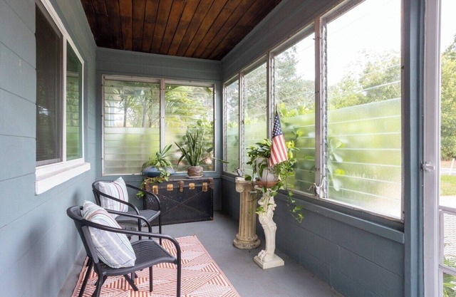 Dog Friendly - 8min to Downtown - FAST Wifi