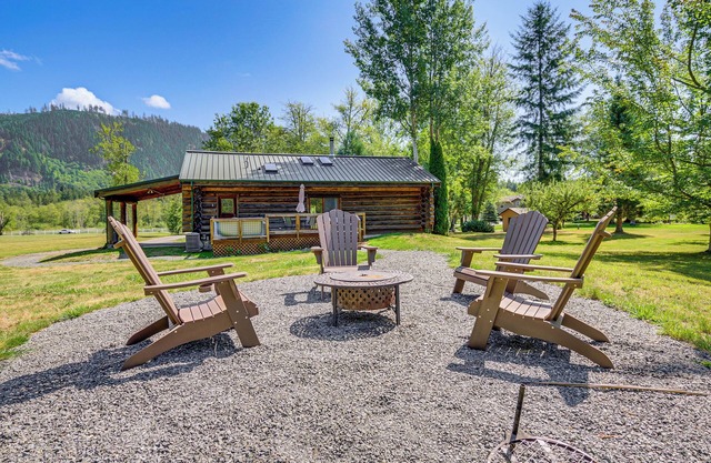 Dog-Friendly Arlington Cabin w/ Private Hot Tub!