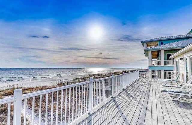 Dog-Friendly & Attractive Beach House w/Private Pool, Free WiFi, Central AC