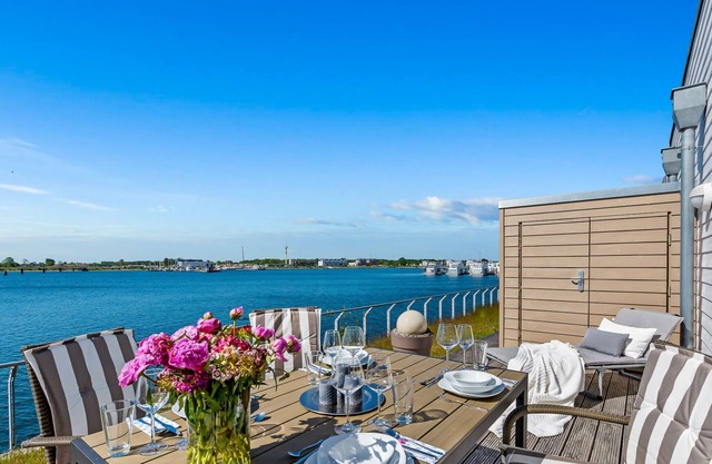 Cap Mar-EG: vue sur le port, terrasse, bain bien-être avec sauna infrarouge et bain à remous