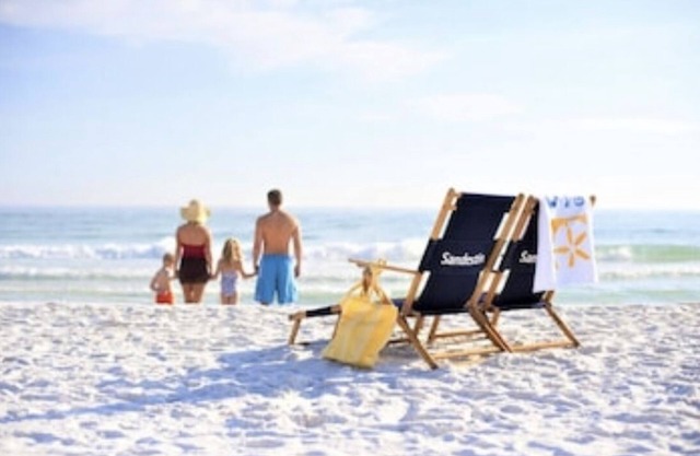 Beachside Sandestin Villa, Golf Cart, 4 Minutes from Beach on Golf Cart