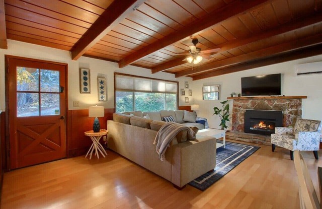 Dog Friendly, Blue Door Yosemite & Bass Lake