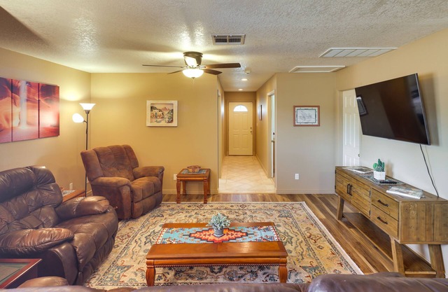 Dog-Friendly Bullhead City Home - Walk to Beach!