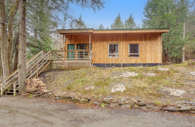 Cabine pour chien avec foyer - ski / golf dans les montagnes voisines!