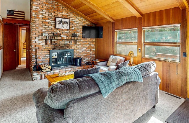 Dog-friendly cabin with spacious deck, fireplace, & private W/D