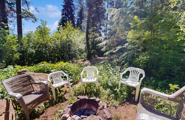 Cabine pour chien avec vue sur le lac, grand espace extérieur