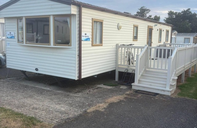 Dog friendly caravan with decking at Manor Park in Hunstanton ref 23063W