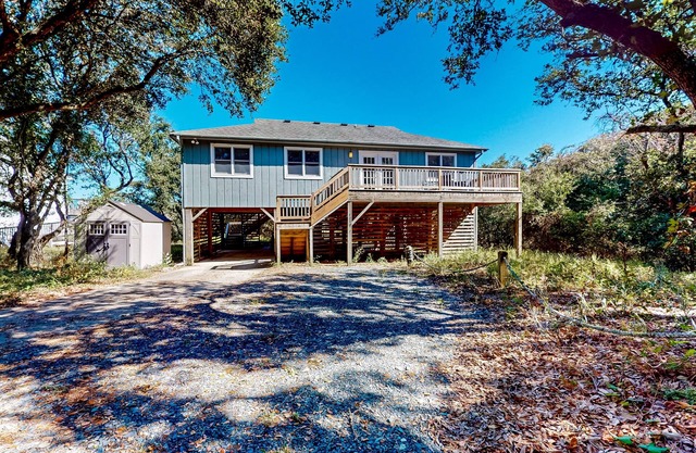 Dog-friendly coastal home with balcony, open layout, wood finishes, & AC