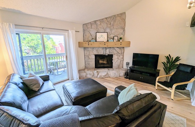 Dog-friendly condo close to Winter Park shuttle with pool, hot tub, tennis, gym
