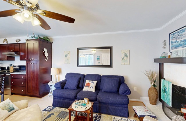 Dog-friendly condo with pool, tennis court, and modern amenities