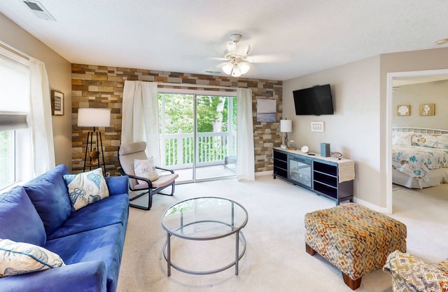 Dog-friendly condo with pool access, private balcony, W/D, & central AC
