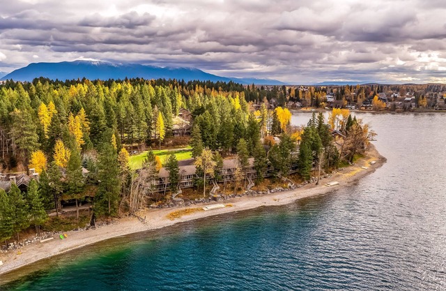 Dog-friendly condo with lake views, private balcony, hot tub, & pool