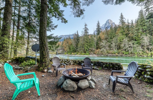 Chalet adapté aux chiens avec bain à remous privé et vue sur la montagne!