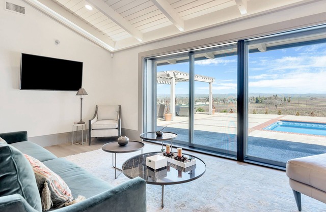 Dog-friendly Devi Vineyard home with W/D & central AC
