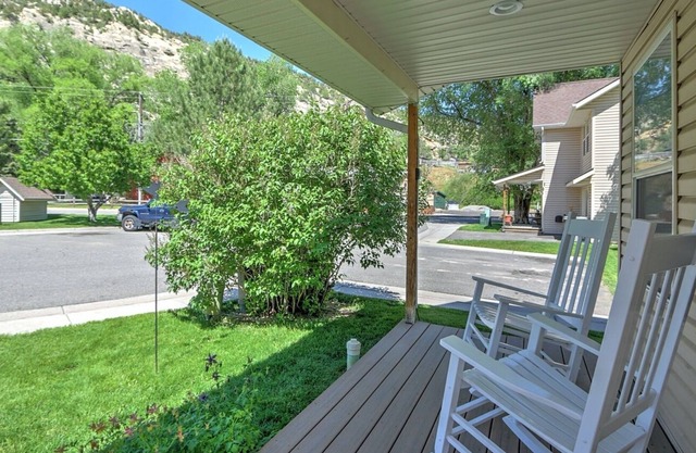 Fantastic Townhome Near Downtown, 13 Mi. to Glenwood Springs & Hot Springs Pools