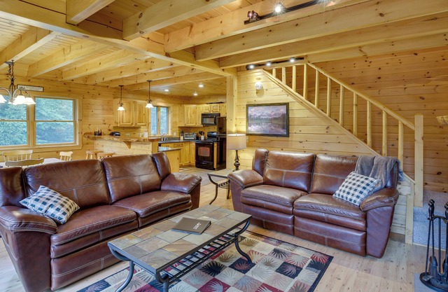 Dog-Friendly Greenwood Cabin < 1 Mi to Mt Abram!