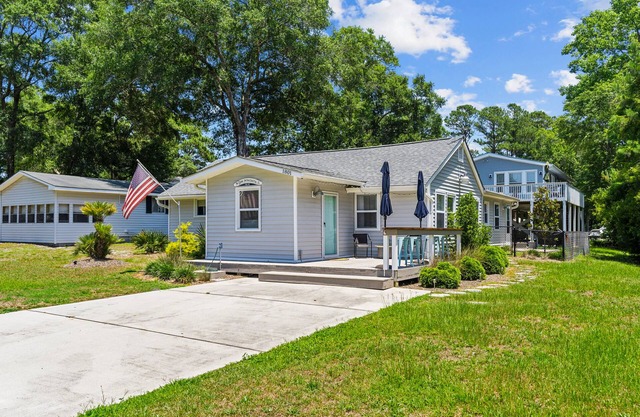 Dog-friendly home near Intracoastal with deck, gas grill, W/D, & fenced yard