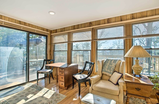 Dog-friendly Hendersonville Cabin: Deck & Views