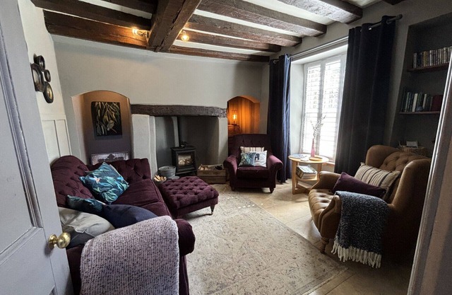 Dog-Friendly characterful cottage situated at the gateway to the Norfolk coast