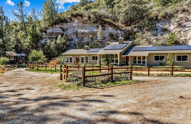 Dog-friendly home and studio with private hot tub, central AC, and pool table
