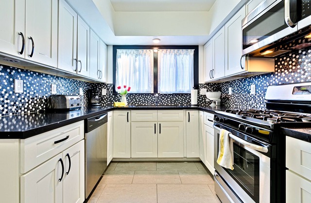 Great Family Home w/ Pool, Hot Tub, Fire Pit + Close to Disney!