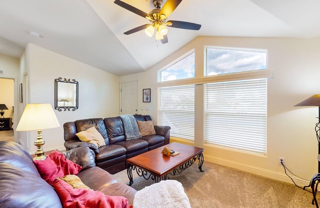 Dog-friendly home near lakes/hiking with yard, outdoor fireplace, hot tub& grill