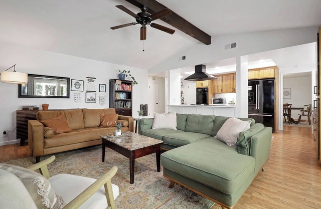 Dog-Friendly Home w/ Firepit, Fenced Yard & Office. 5 mins to Apple Hill!