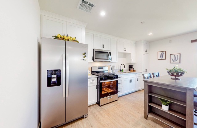 Dog-friendly home + guest house with amazing views, private yard, & grill