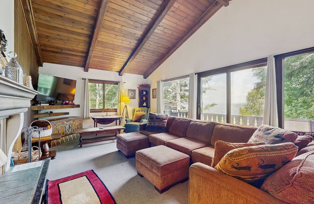 Maison acceptant les chiens avec vue imprenable et balcon, près de Cannon Mountain!