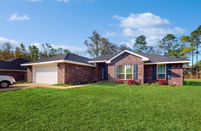 Dog-friendly home with massage room, near airport and historic downtown