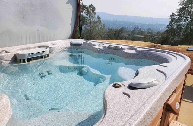 Dog Friendly/Hot Tub//Elements Suite