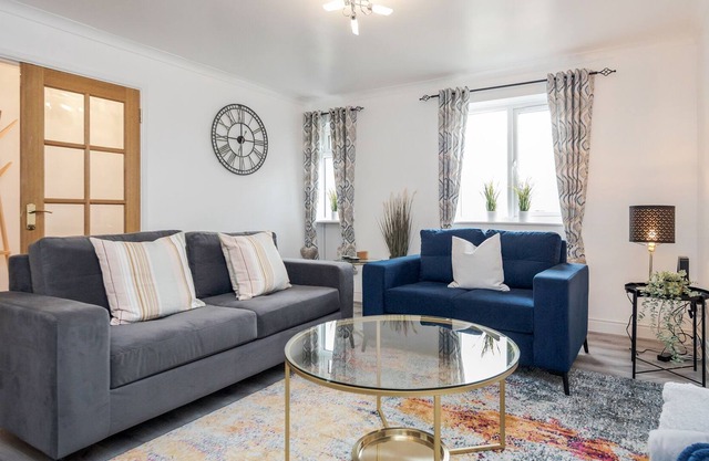Dog Friendly House with Free Onsite Parking & Wifi