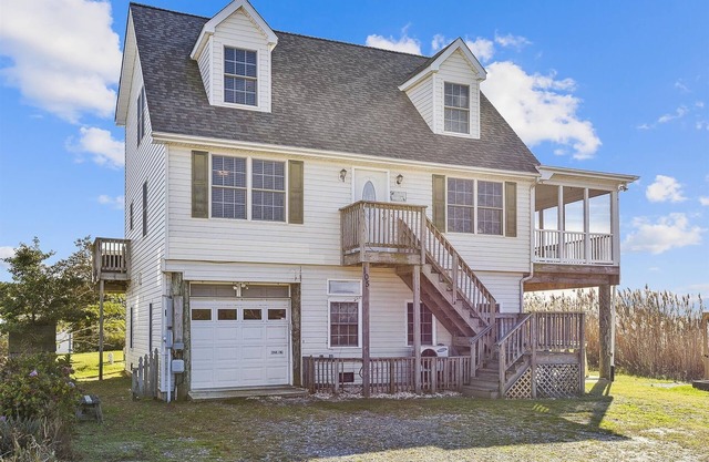 Dog Friendly in Broadkill Beach. Enjoy the Short Walk to the Bay!!