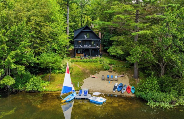 Dog Friendly Lakefront Lodge