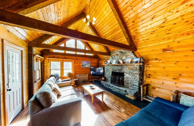 Dog-friendly, lakeside home w/wood-burning fireplace/private dock/deck/free WiFi