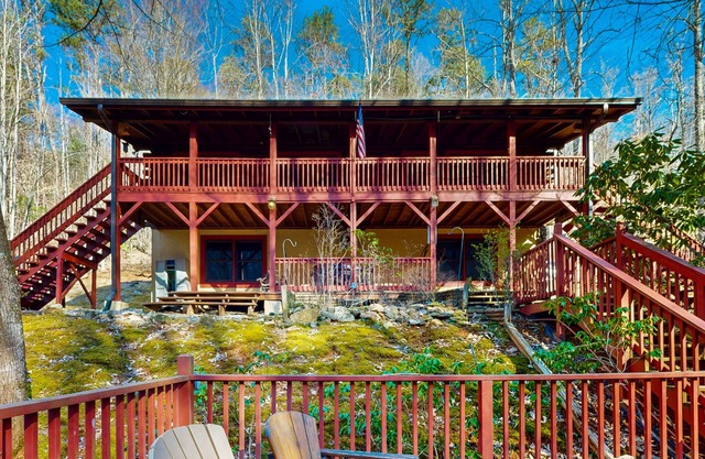 Cabane en rondins de montagne avec bain à remous, cheminée et foyer - acceptant les chiens!