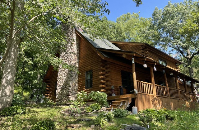 Dog-Friendly Log Home On Fox River IL Près de Starved Rock, Porche, Deck, Firepit