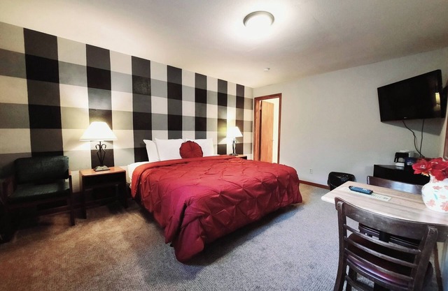 Dog Friendly main level king room inside the Lodge at North Ironwood Acres resort.