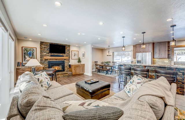 Dog-friendly modern abode with large yard, fireplace, cable & washer/dryer