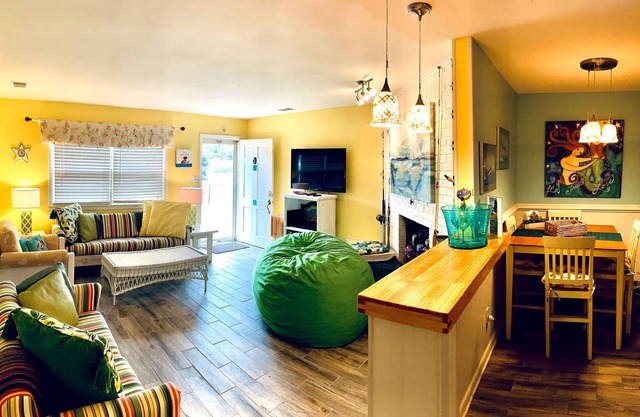 Dog-Friendly North End Cottage - Oceanside of Atlantic - 270 étapes pour la plage!