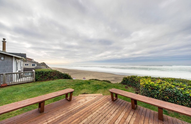 Dog-friendly maison en bord de mer w / accès facile à la plage et grande terrasse + promenade pour se garer!