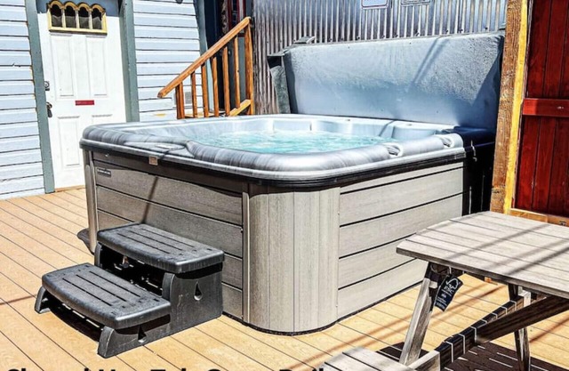 Dog Friendly Private Cabin w Hot Tub Leadville-A