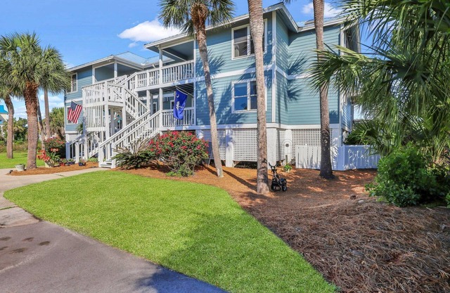 Dog Friendly Remodeled Condo with Beautiful Rookery View