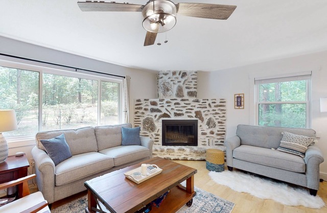 Dog-friendly retreat with an enclosed yard, firepit, games, and central AC