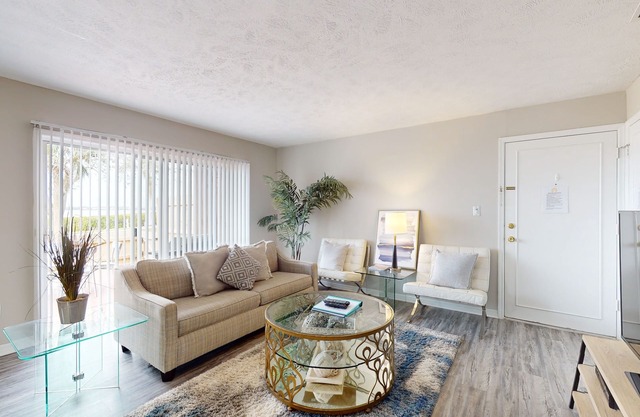 Dog-Friendly Riverfront Condo w/ a Shared Pool, Sports Courts, Gym, & Fast WiFi