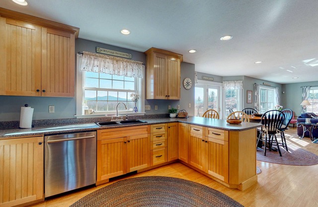 Dog-friendly secluded home w/ private hot tub, high-speed WiFi & wood fireplace!