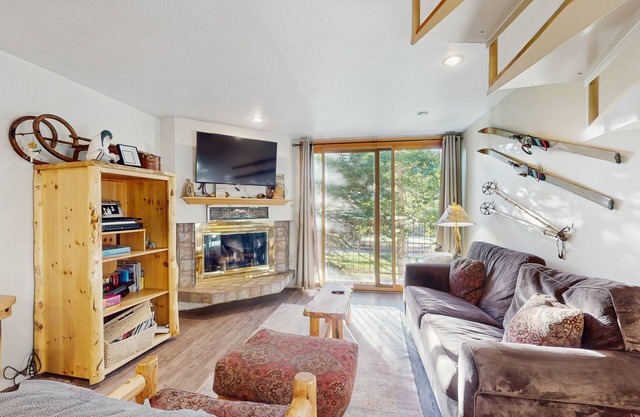 Dog-friendly, ski condo with golf course views, balcony, hot tub & sauna