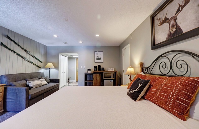 Dog Friendly Ski in/out Location at Copper! CM321H